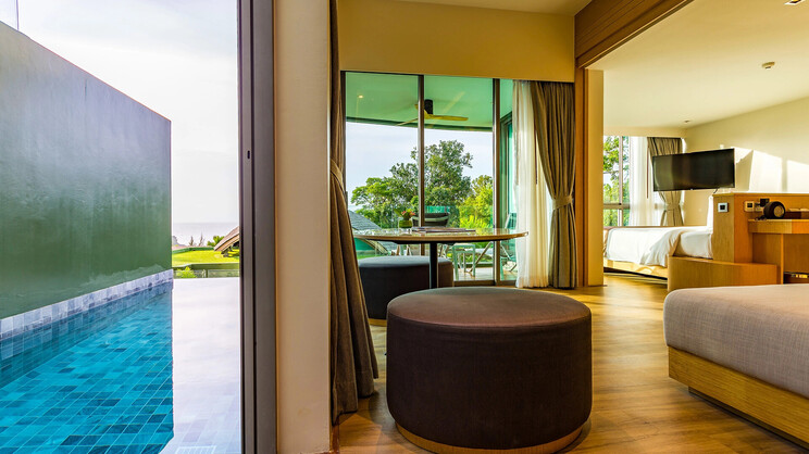 Crest Resort & Pool Villas